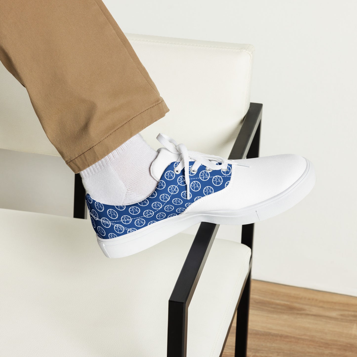 Men’s lace-up canvas shoes