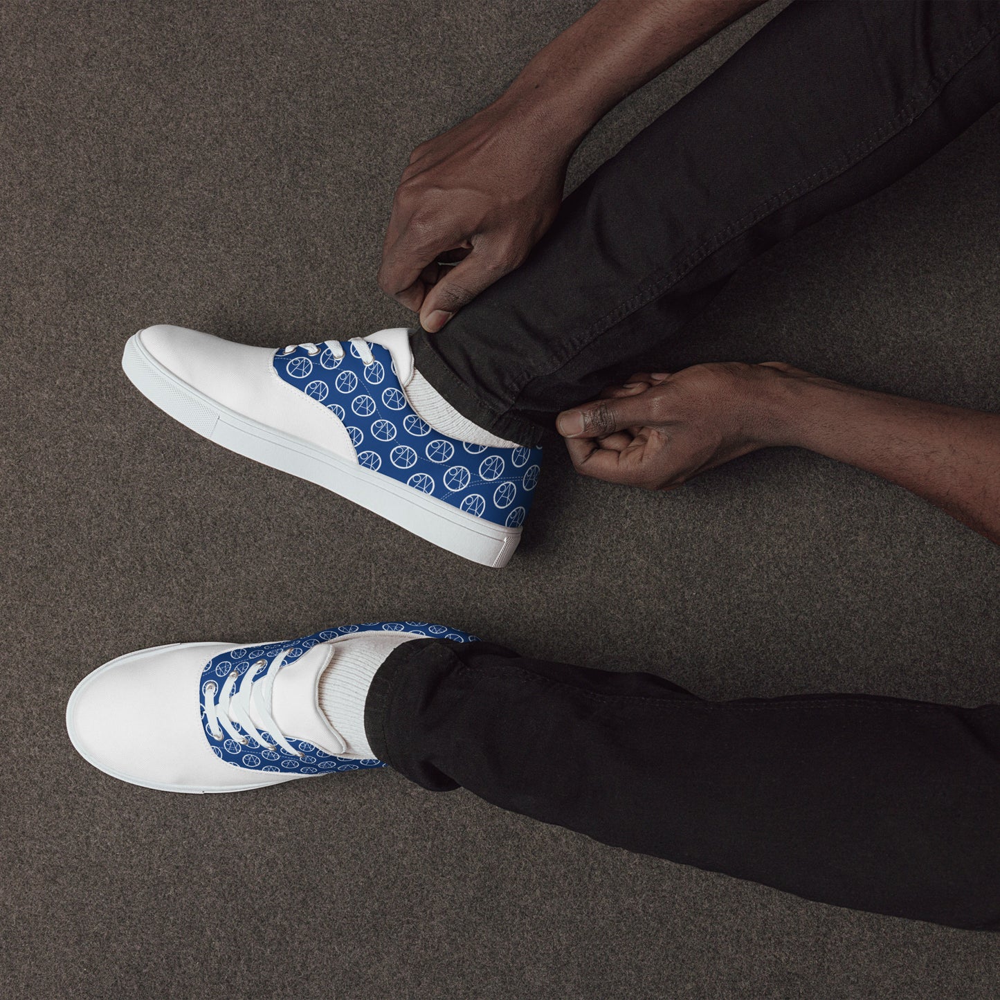 Men’s lace-up canvas shoes
